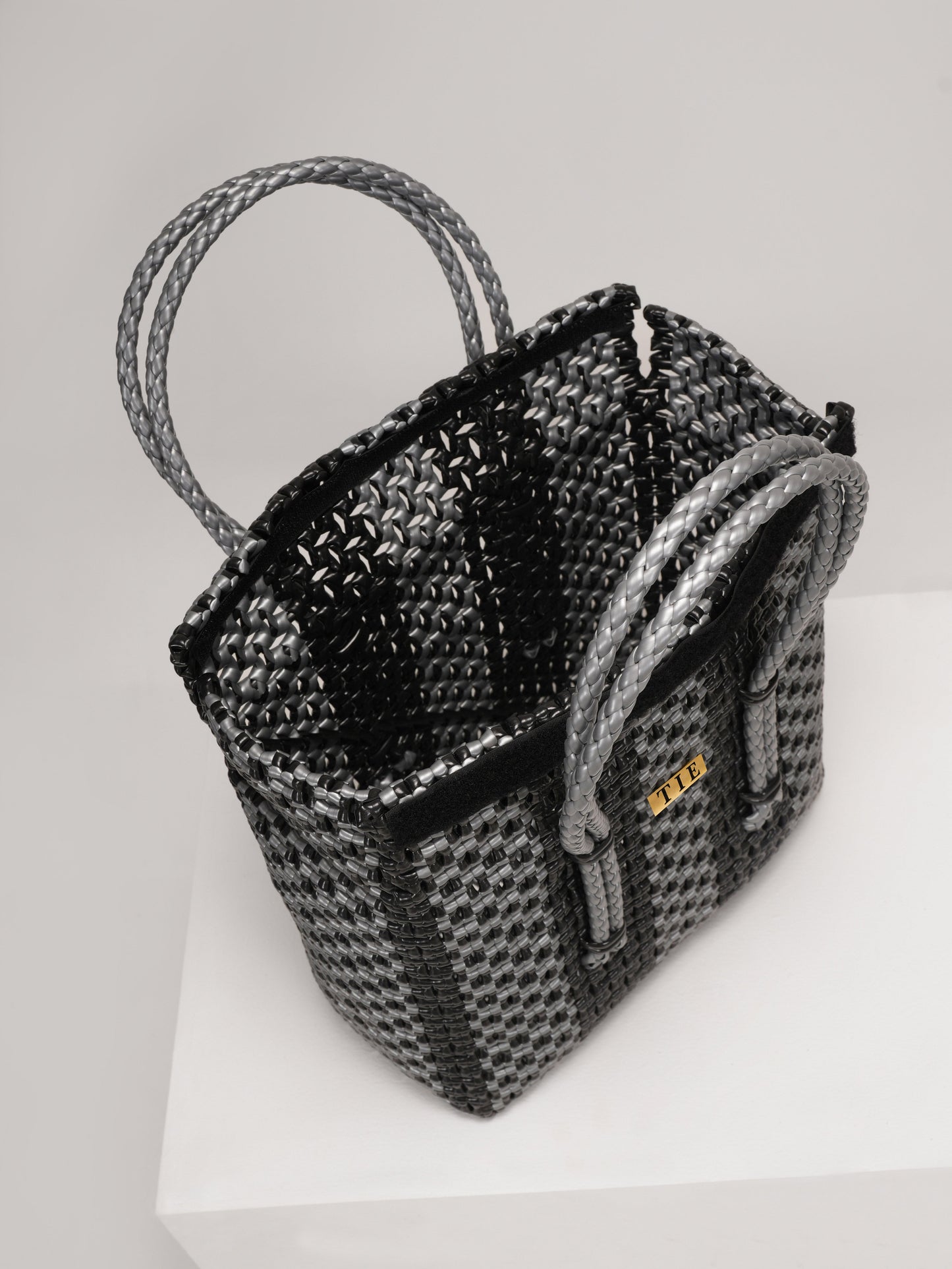 Closeweave Wire Basket - Black & Silver