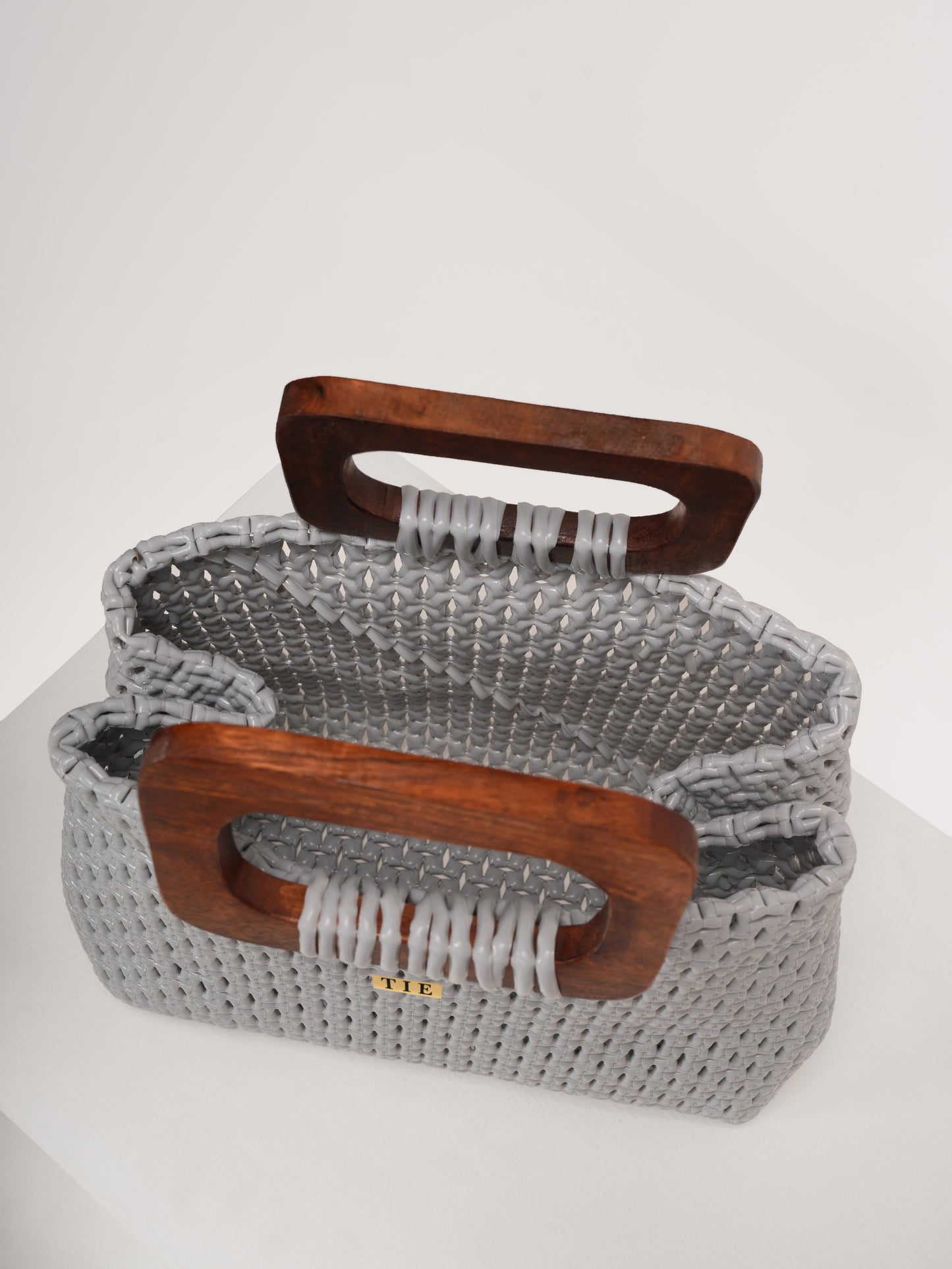 D-Clasp Grey Wire Bag